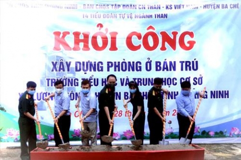 quang ninh huyen mien nui ba che ngay cang khoi sac