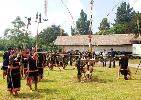 chuoi hoat dong chu de em yeu lang em tai lang van hoa du lich cac dan toc viet nam
