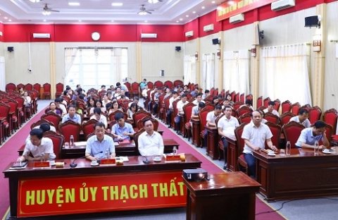 huyen thach that tham du hoi nghi truc tuyen ve phat trien cong nghiep van hoa tren dia ban ha noi