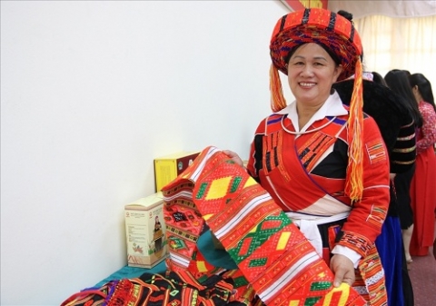hop tac xa van chi noi luu truyen nghe det tho cam cua nguoi pa then