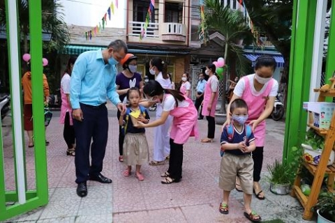 tp da nang to chuc cho hoc sinh uong sua hoc duong ngay ngay dau tuu truong