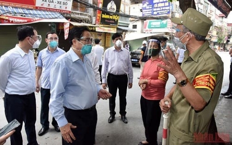 thu tuong thi sat diem nong ve dich covid 19 tai quan thanh xuan