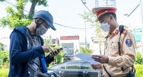 ung dung cntt de cap giay di duong cho phuong tien duoc phep di chuyen