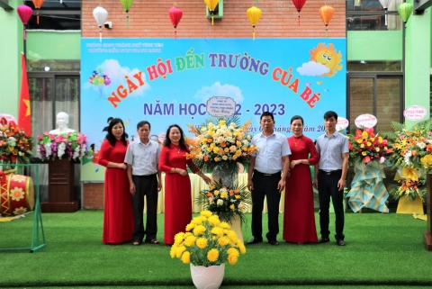 tre em vinh yen no nuc khai giang nam hoc moi tai truong mam non thanh minh