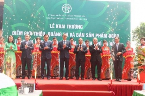 khai truong diem gioi thieu quang ba san pham ocop tai lang nghe bat trang