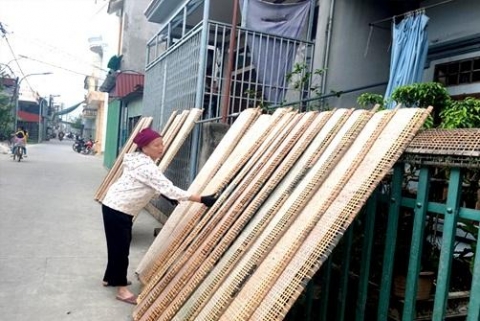 lang nghe lam banh da nem xuan tien nuc tieng gan xa