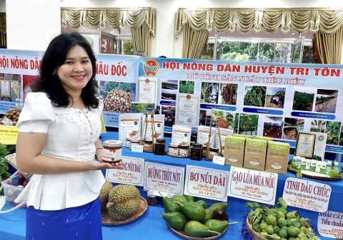 an giang co gai khmer mang huong vi mat thot not ra bien lon