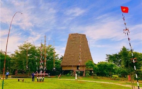 mo cua don khach tro lai tai lang van hoa du lich cac dan toc viet nam