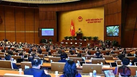 quoc hoi bieu quyet thong qua nhieu nghi quyet quan trong truoc khi be mac ky hop