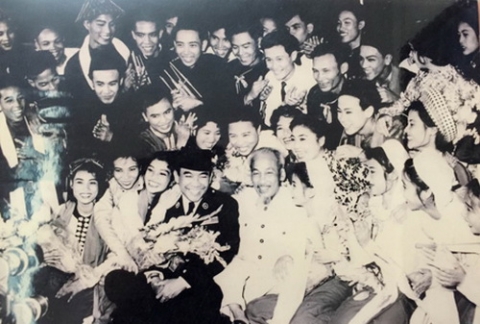 tu tuong ho chi minh chi dan de xay dung va phat trien nen van hoa moi