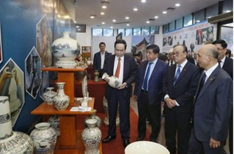 hiep hoi lang nghe viet nam mot nam nhin lai