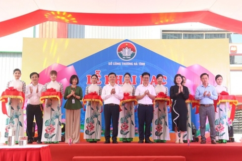 khai mac tuan le nong san san pham ocop san pham cong nghiep nong thon tieu bieu lang nghe ha tinh tai ha noi