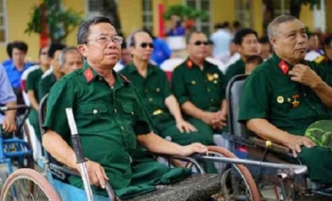 trinh chu tich nuoc tang qua cho nguoi co cong dip tet nguyen dan 2023