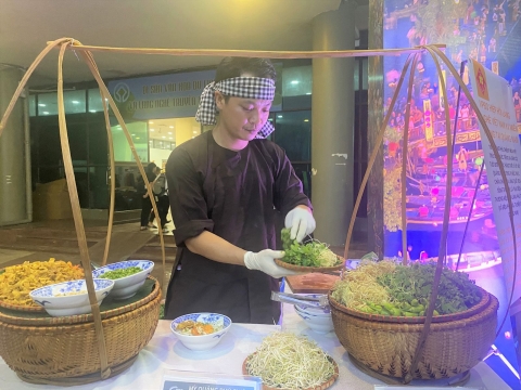 phuc dung huong vi truyen thong cho thuong hieu mi quang phu chiem