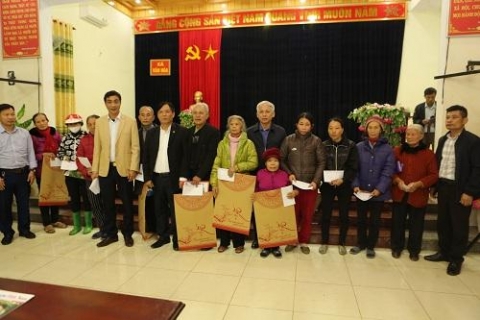 tap chi lang nghe viet nam chung tay chia se kho khan voi dong bao lu lut