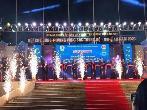 nghe an tung bung hoi cho cong thuong vung bac trung bo