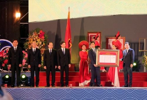 thi xa quang yen quang ninh don nhan huan chuong doc lap hang nhi va quyet dinh thanh lap khu kinh te ven bien