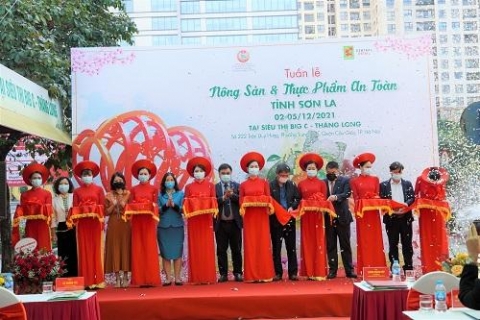 24 gian hang tham gia tuan le nong san va thuc pham an toan tinh son la tai sieu thi big c thang long