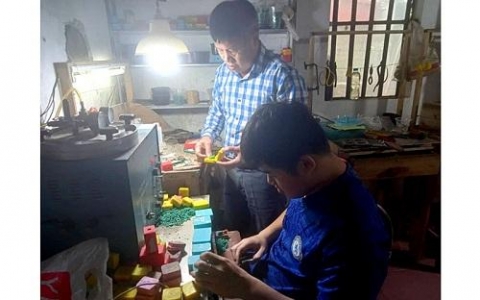 nghe nhan pham dinh binh nguoi giu lua nghe che tac vang bac o chau khe