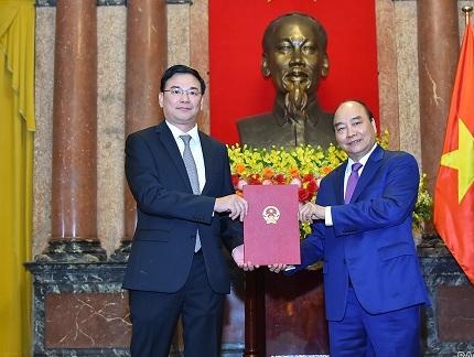 chu tich nuoc nguyen xuan phuc trao quyet dinh phong ham dai su