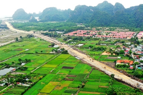 quang ninh chinh thuc di vao hoat dong tuyen duong ven bien ha long cam pha gan 2300 ti dong