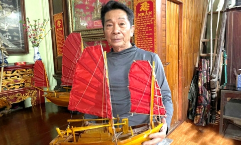 nghe nhan lam thuyen buom di nguoc gio o lang nghe cong muong