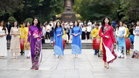 le hoi ao dai du lich ha noi 2022 thu hut hon 30000 luot du khach tham gia