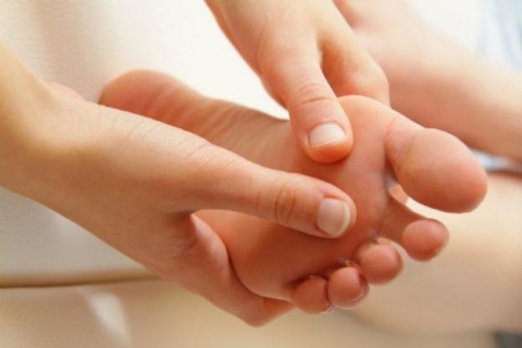 7 bước quan trọng bảo vệ bàn chân ở người bệnh đái tháo đường trong mùa lạnh