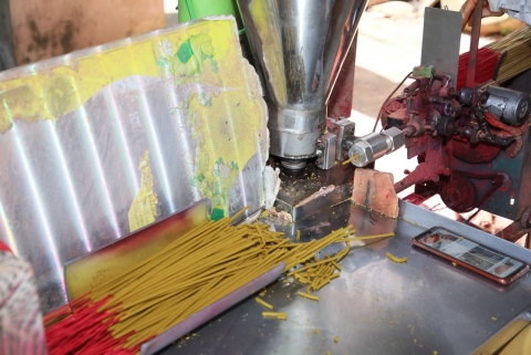 lang nhang le minh xuan ruc ro thang cuoi nam