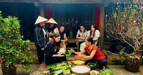 “Tết làng Việt” thu hút sự tham gia của nhiều khách quốc tế