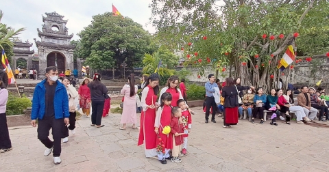 Du lịch tâm linh hút khách những ngày đầu năm