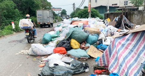 hoai duc tinh trang xa rac tuy tien o mot so lang nghe can som co bien phap khac phuc