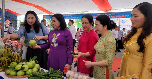 Huyện Cẩm Giàng: Trưng bày giới thiệu nông sản OCOP tại lễ hội đền Bia