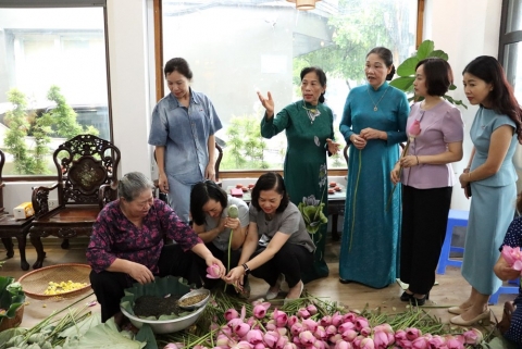 Phụ nữ Thủ đô: Bảo tồn và phát huy giá trị sản phẩm nghề truyền thống