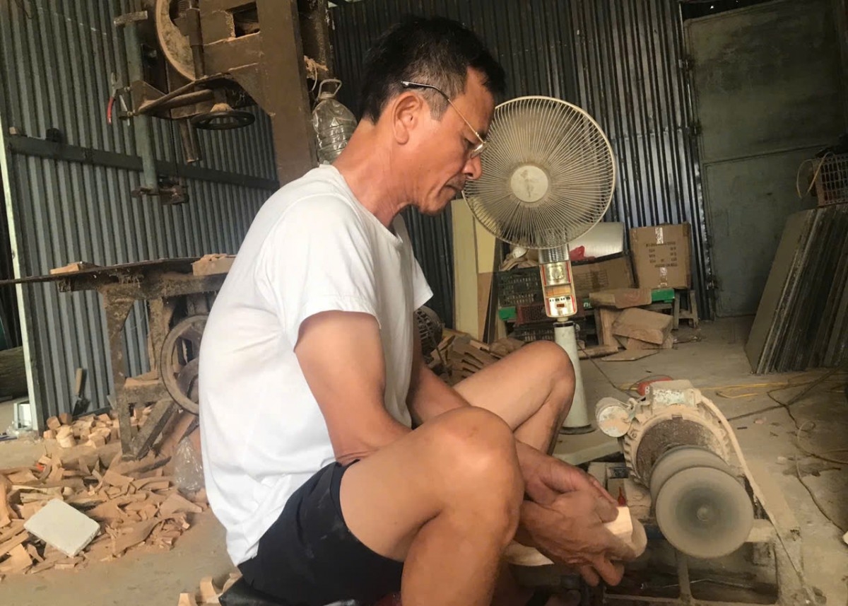 Giữ lửa nghề truyền thống guốc mộc Yên Xá