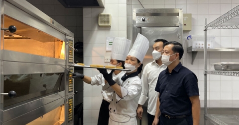 Kiểm soát chặt chất lượng bánh trung thu
