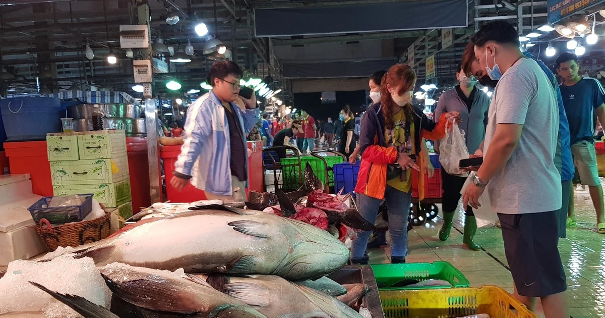 tphcm se dong cua cac cho truyen thong hoat dong yeu kem