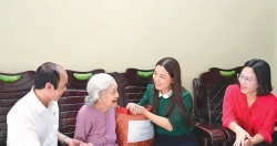 Hà Nội trao 118.035 suất quà tặng người có công dịp Quốc khánh