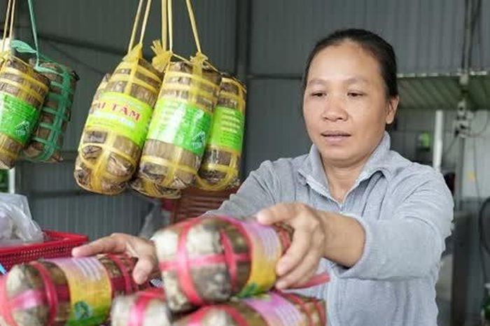 Bánh tét Trà Cuôn nồng đượm khó quên