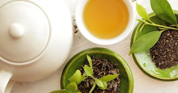 7 sai lam khi uong nuoc tra gay hai cho co the