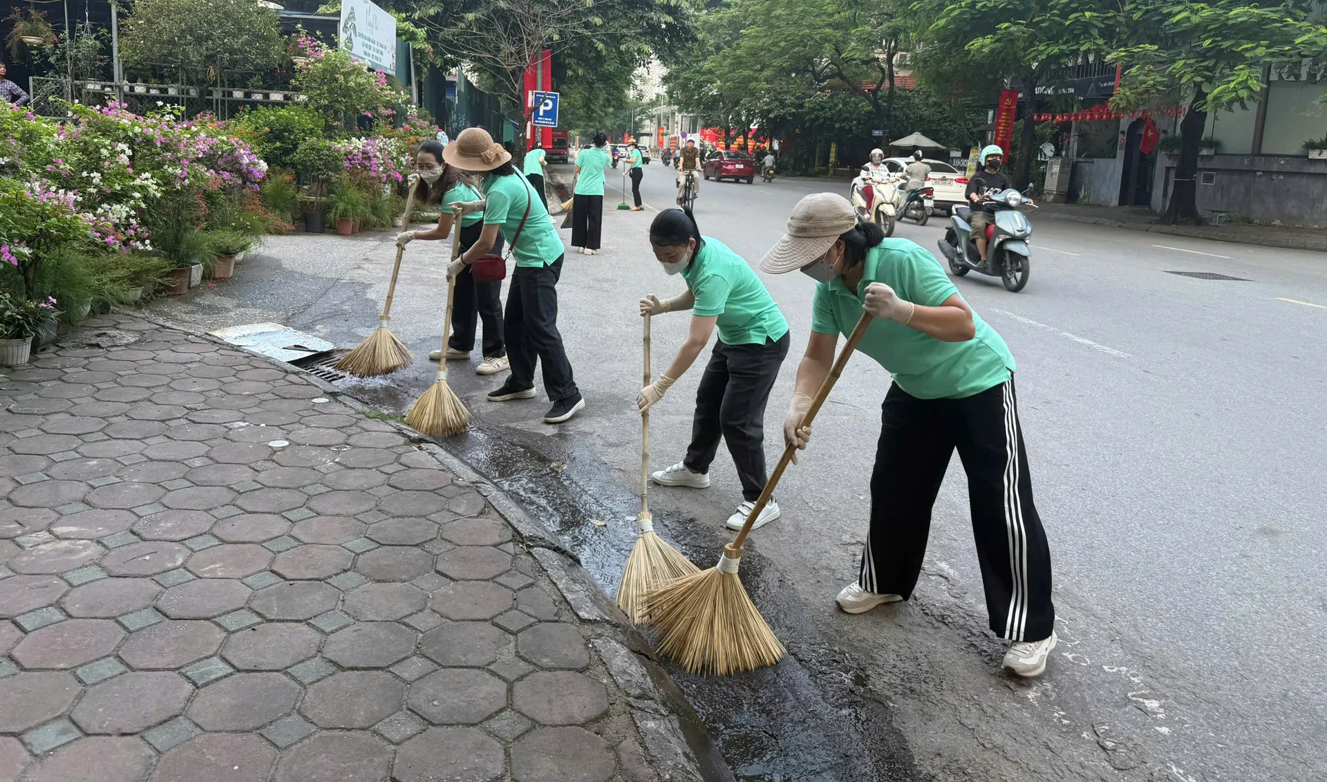 Phường Yên Hoà: tổng vệ sinh môi trường chào mừng Quốc khánh 2/9