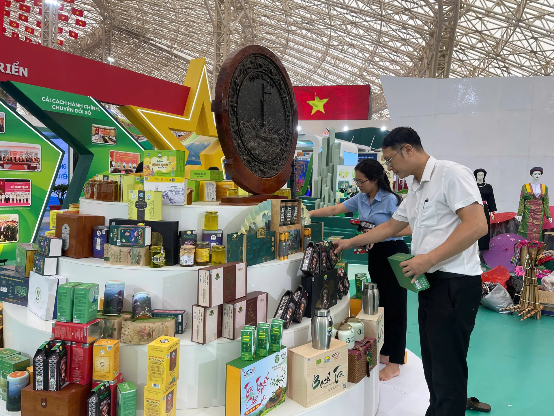 tuyen quang chuan bi cho trien lam thanh tuu 80 nam quoc khanh