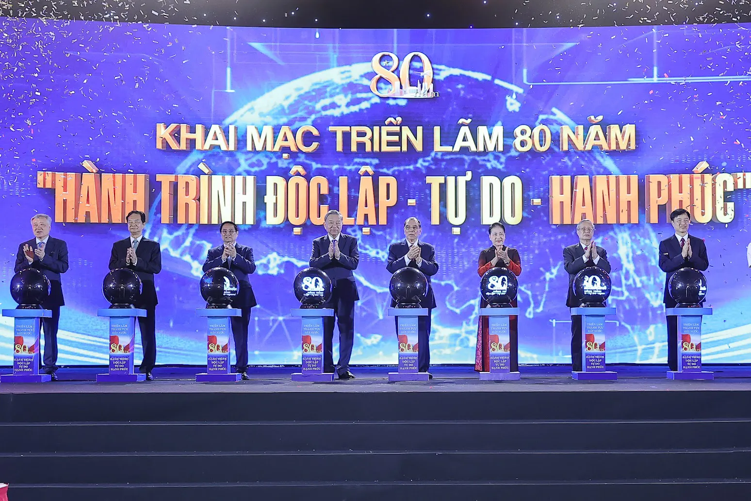 khai mac trien lam 80 nam hanh trinh doc lap tu do hanh phuc bat dau mo cua mien phi phuc vu nhan dan