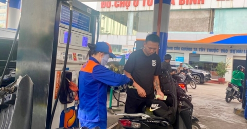 nam mat hang xang dau tang gia ban le