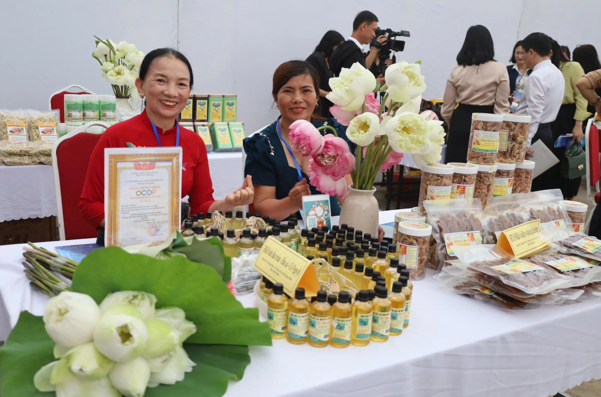 huong den muc tieu ket noi giao thuong hien dai va toan dien