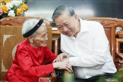 Tổng Bí thư và chuyện "chống cô đơn cho người cao tuổi, sáng đón đi, chiều đưa về"