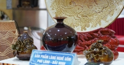Nhiều sản phẩm tinh hoa làng nghề thu hút khách hàng