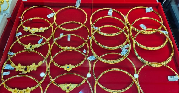 Giá vàng hầu như đứng yên sau một tuần biến động mạnh