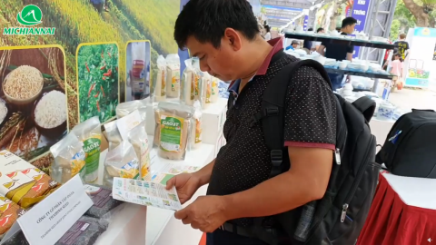 lan toa niem tu hao tim ve gia tri truyen thong van hoa cua dan toc