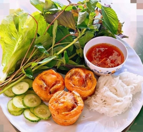 thuong thuc banh cong dac san cua nguoi khmer o soc trang